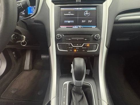 Used 2016 Ford Fusion SE FWD image 20