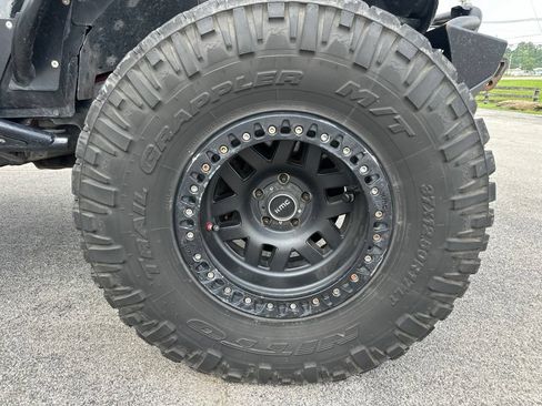 Used 2016 Jeep Wrangler Unlimited Rubicon AWD/4WD image 9