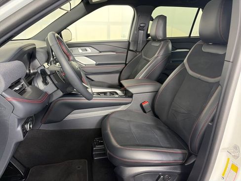 Certified 2025 Ford Explorer ST image 11