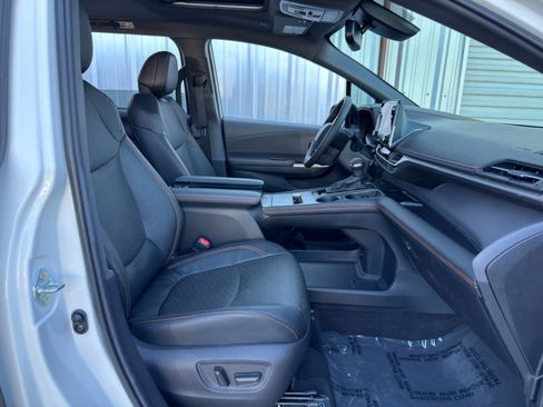 Used 2024 Toyota Sienna XSE w/ XSE Premium Package image 16