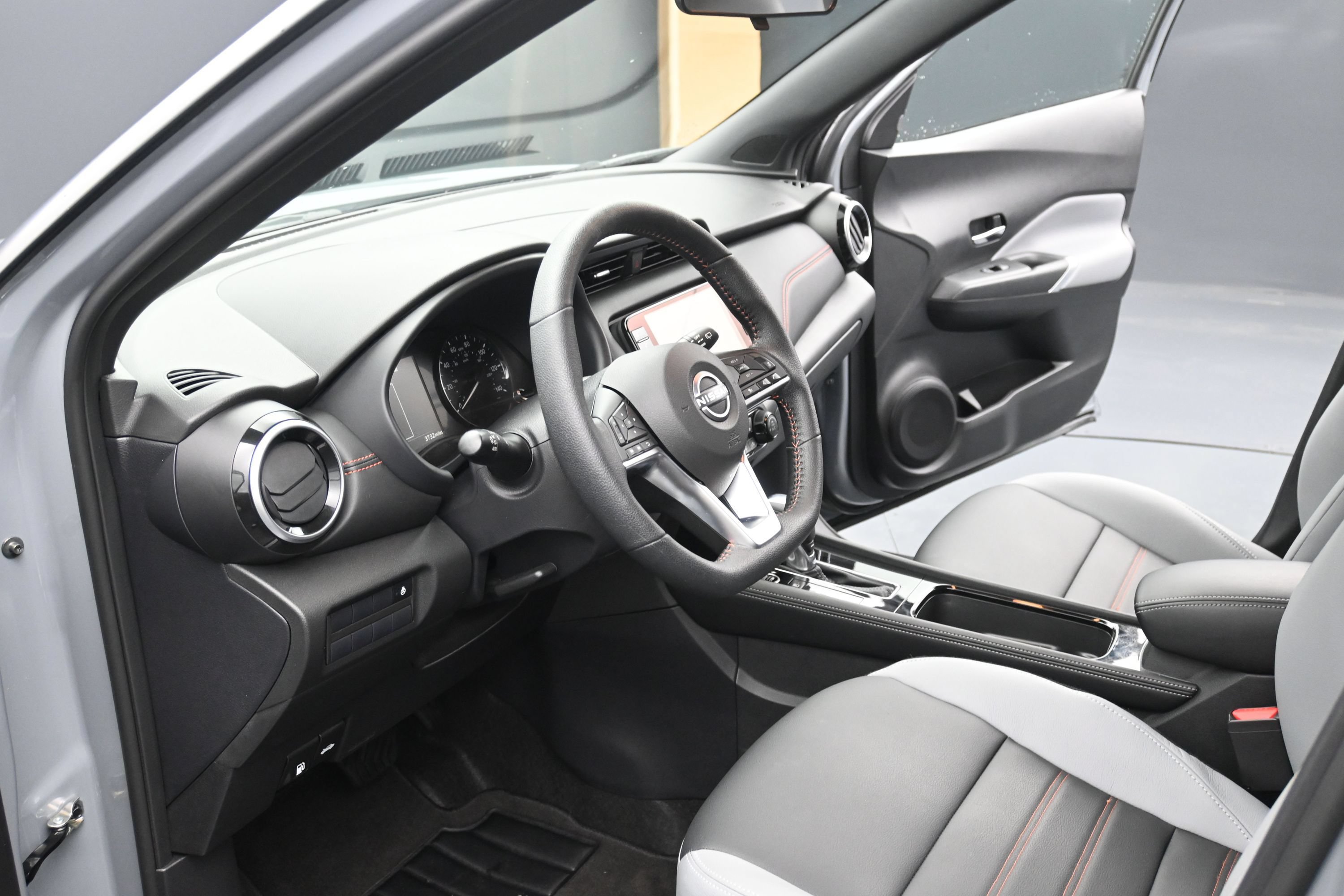 Used 2024 Nissan Kicks SR w/ SR Premium Package FWD image 13