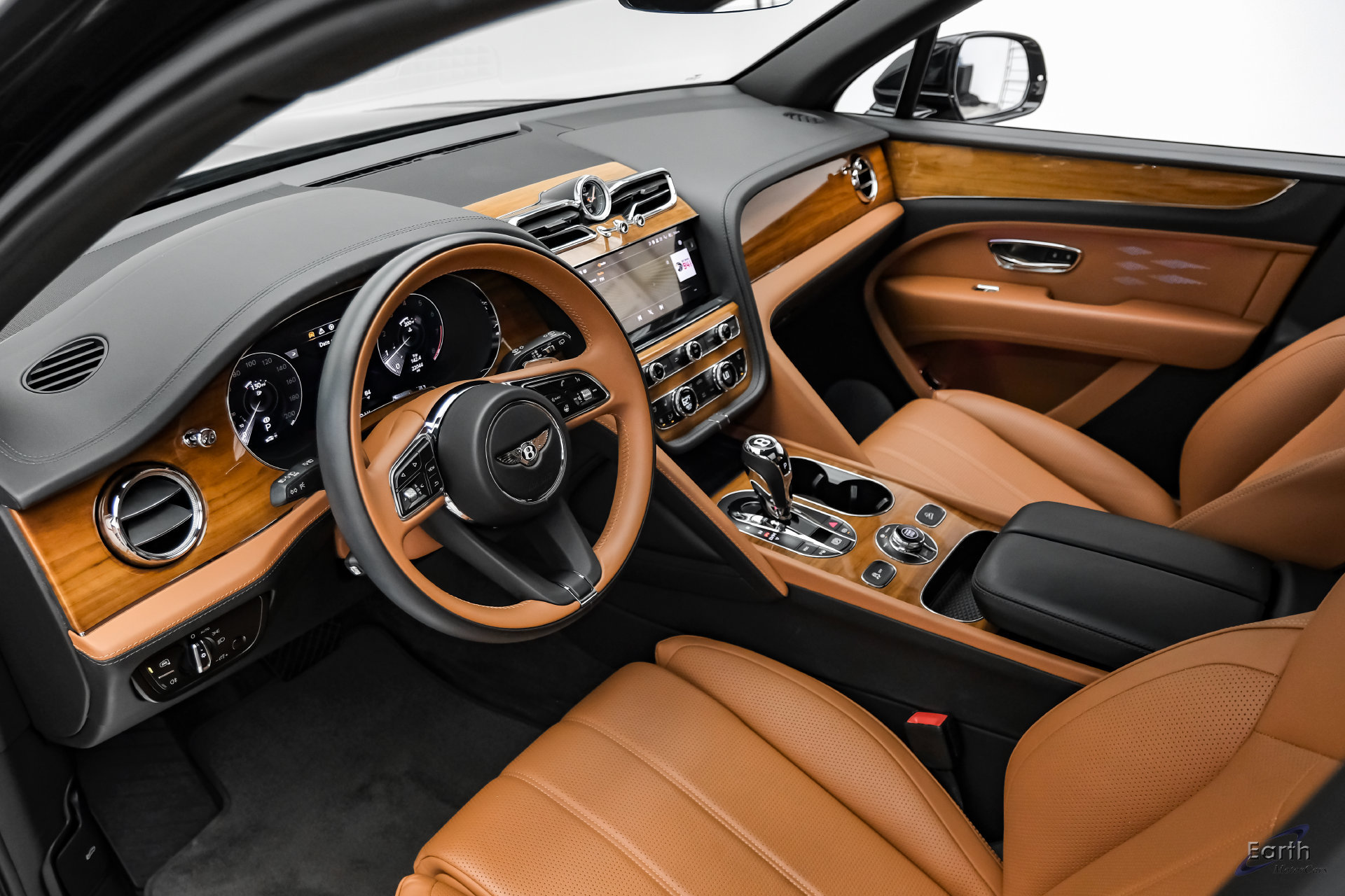 Used 2023 Bentley Bentayga Extended Wheelbase AWD/4WD image 2