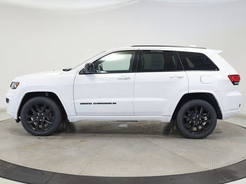 Used 2022 Jeep Grand Cherokee Laredo X AWD/4WD image 6