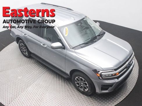 Used 2024 Ford Expedition XLT image 3