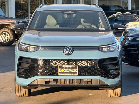 New 2026 Volkswagen Tiguan SE R-Line AWD/4WD image 9