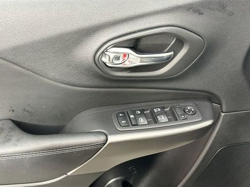 Used 2020 Jeep Cherokee Latitude Plus w/ Cold Weather Group image 24