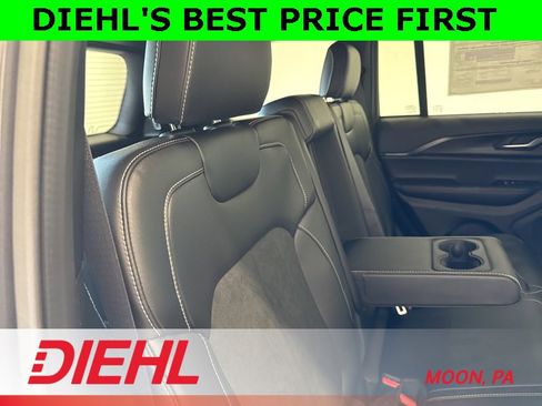 New 2025 Jeep Grand Cherokee Altitude w/ Trailer Tow Package image 12