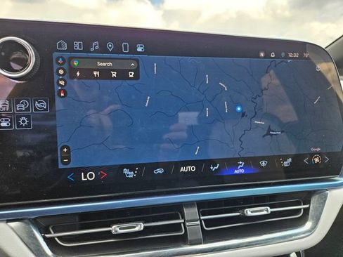 Used 2025 Chevrolet Equinox EV LT image 11