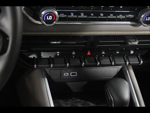 Used 2024 Chevrolet Colorado ZR2 AWD/4WD image 16