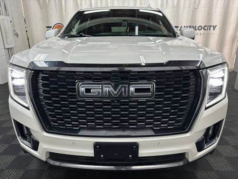 Used 2023 GMC Yukon XL Denali Ultimate AWD/4WD image 3