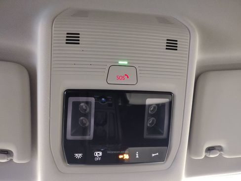 New 2025 Volkswagen Tiguan SE image 28