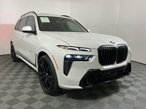 Certified 2025 BMW X7 xDrive40i w/ M Sport Package AWD/4WD image 4