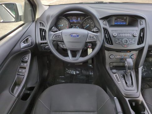 Used 2018 Ford Focus SE w/ SE Appearance Package image 15