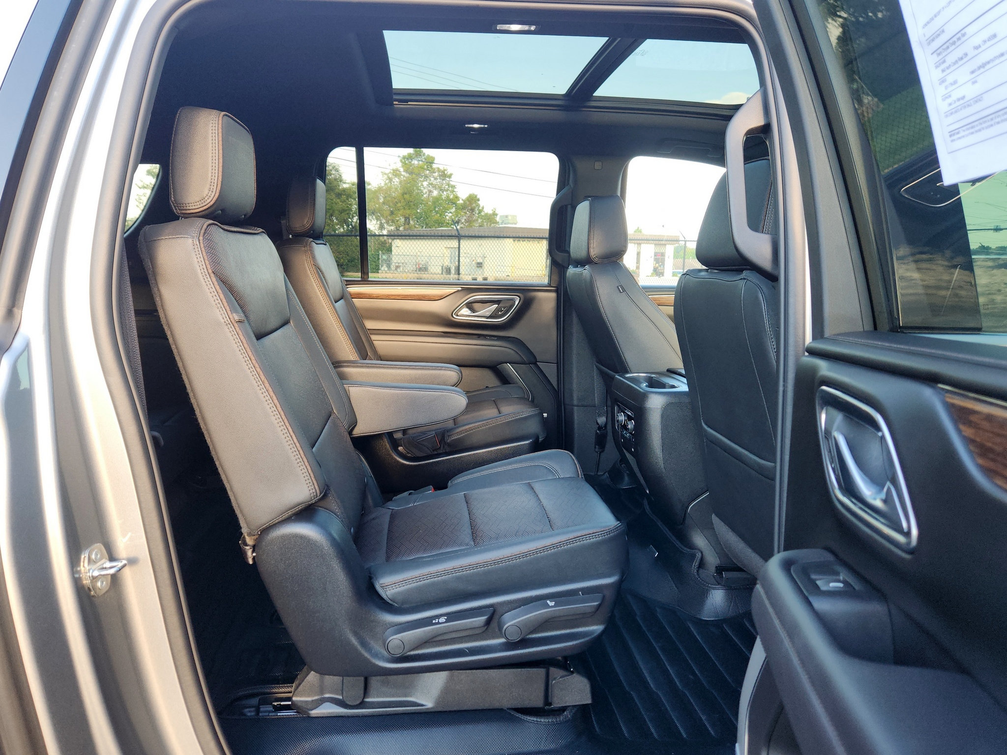 Used 2024 Chevrolet Suburban High Country AWD/4WD image 51