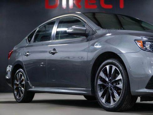Used 2019 Nissan Sentra SR image 3