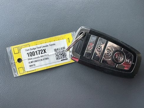 Used 2020 Lincoln Nautilus Reserve w/ Equipment Group 202A image 40