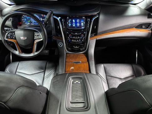 Used 2017 Cadillac Escalade Premium Luxury AWD/4WD image 28