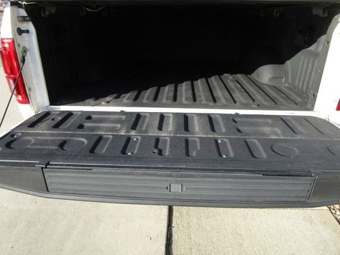 Used 2016 Ford F150 Platinum w/ Equipment Group 701A Luxury image 8