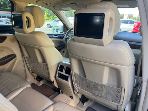 Used 2015 Mercedes-Benz GL 450 4MATIC image 39