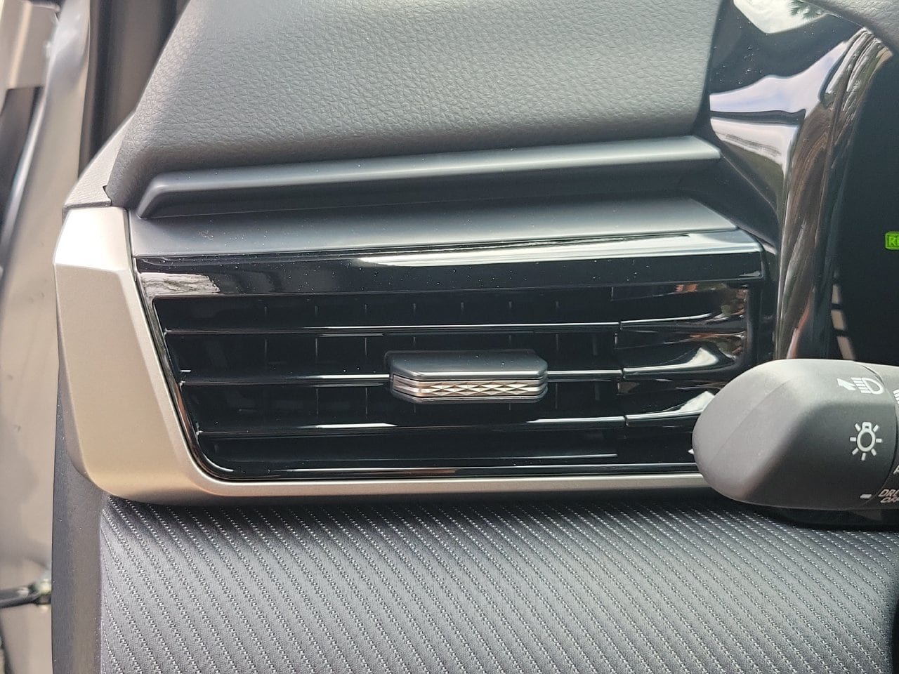 Used 2026 Toyota Camry SE FWD image 33