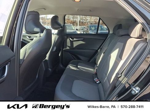 Certified 2025 Kia Niro LX image 12