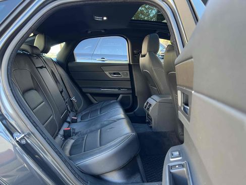 Used 2017 Jaguar XF S image 36