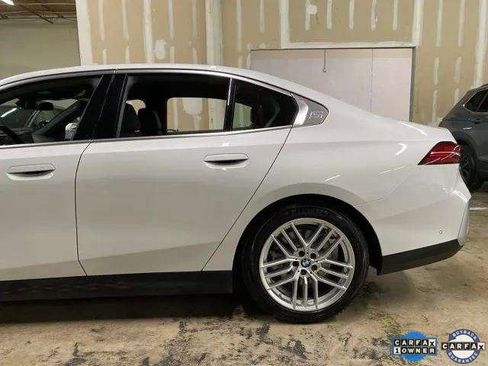 Used 2025 BMW 530i xDrive image 90