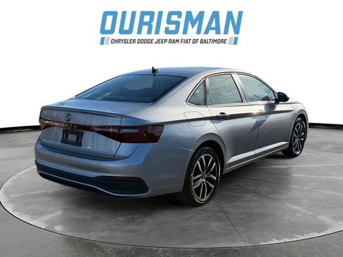 Used 2025 Volkswagen Jetta SE image 6