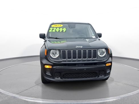 Used 2023 Jeep Renegade Latitude AWD/4WD image 3