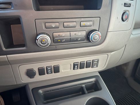 Used 2019 Nissan NV 2500 SV image 25