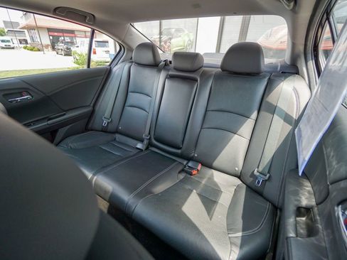 Used 2015 Honda Accord EX-L image 32