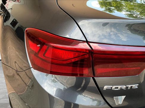 Used 2021 Kia Forte LXS FWD image 21
