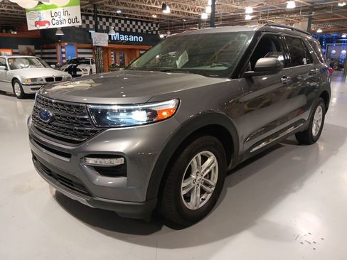 Used 2023 Ford Explorer XLT w/ Equipment Group 202A AWD/4WD image 6