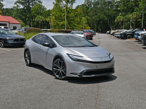 Certified 2024 Toyota Prius XLE FWD image 6