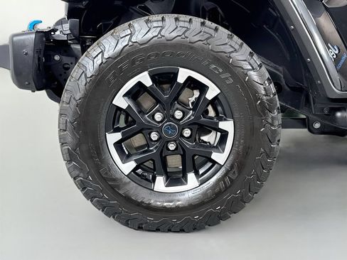Used 2024 Jeep Wrangler Unlimited Rubicon 4xe AWD/4WD image 11
