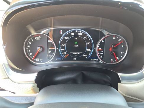Used 2023 Chevrolet Traverse Premier FWD image 12