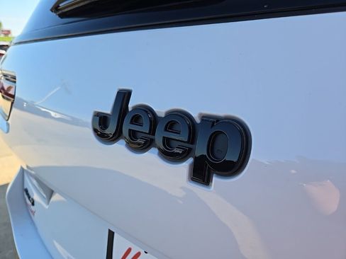Used 2025 Jeep Grand Cherokee L Limited w/ Luxury Tech Group II AWD/4WD image 22