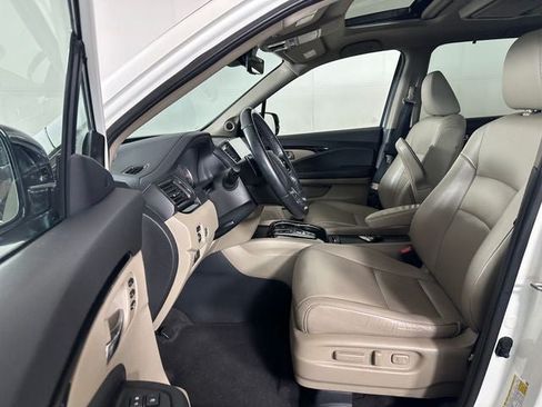 Used 2019 Honda Pilot Touring image 11