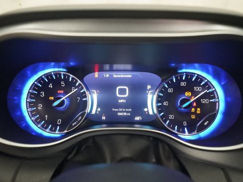 Used 2020 Chrysler Pacifica Touring-L Plus w/ S Appearance Package FWD image 2