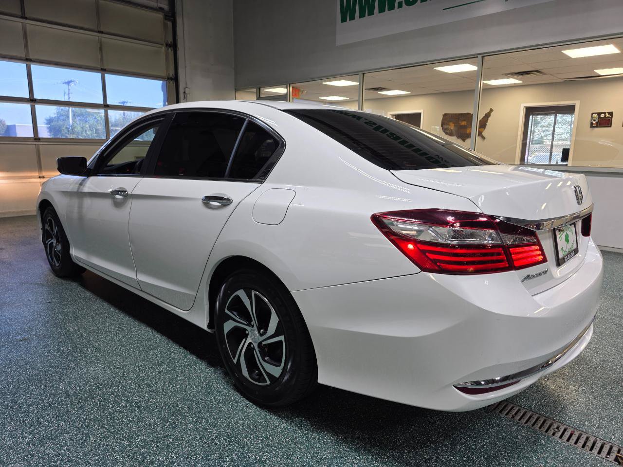 Used 2016 Honda Accord LX image 9