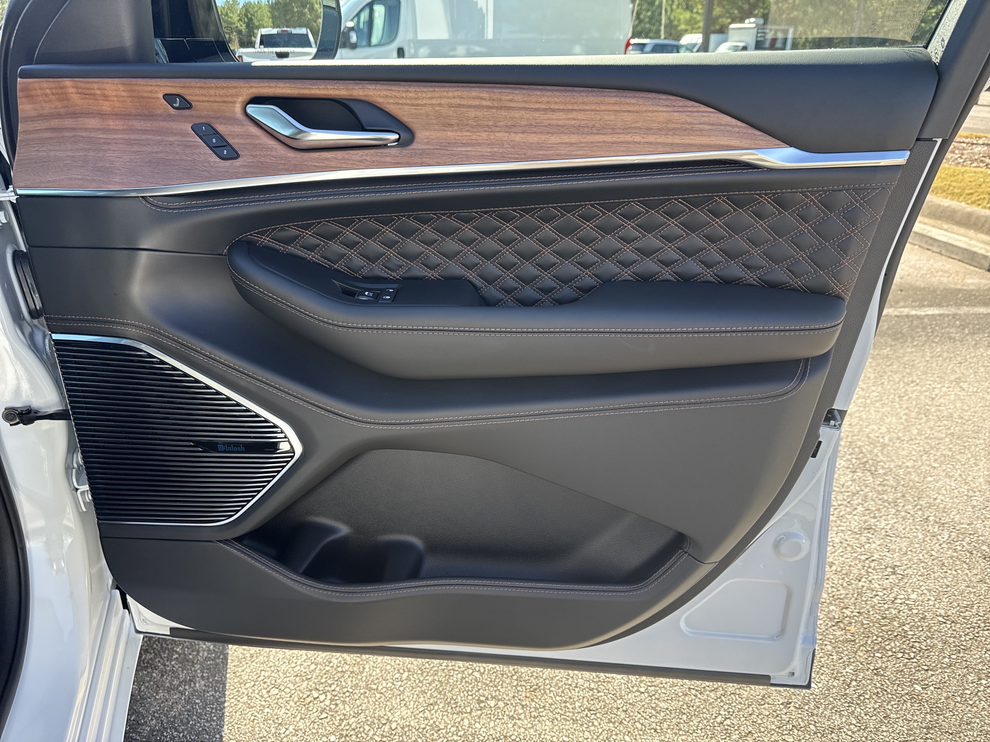 New 2027 Jeep Grand Cherokee Summit AWD/4WD image 14