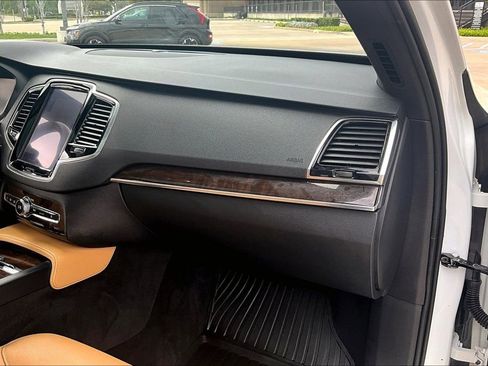 Used 2017 Volvo XC90 T6 Momentum w/ Vision Package image 21