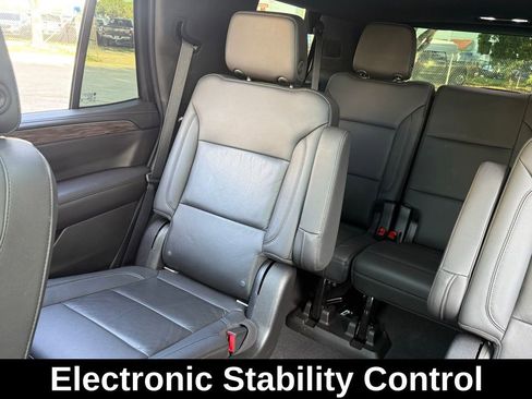 Used 2021 Chevrolet Tahoe LT w/ LT Signature Package image 14