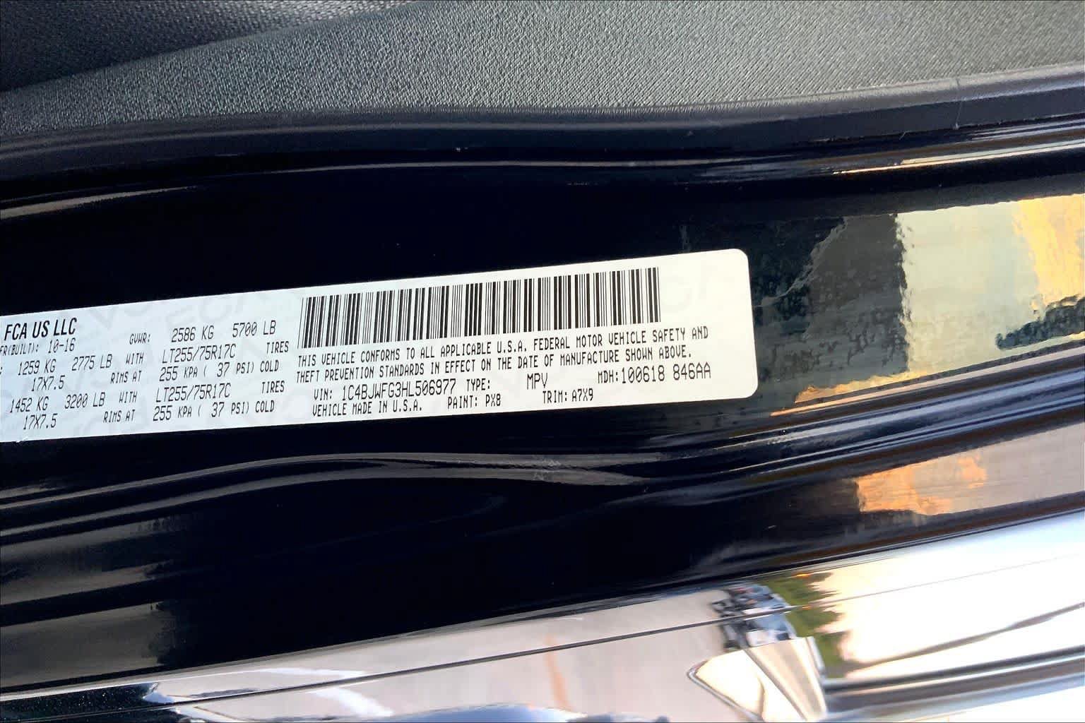 Used 2017 Jeep Wrangler Unlimited Rubicon w/ Connectivity Group AWD/4WD image 29