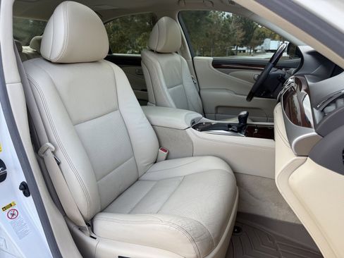 Used 2014 Lexus LS 460 image 36