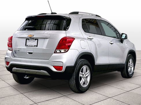 Used 2022 Chevrolet Trax LT w/ LT Convenience Package image 11