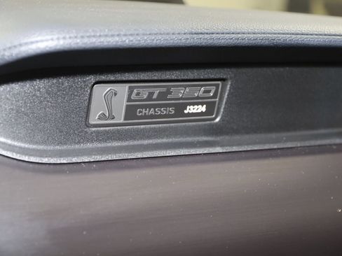 Used 2018 Ford Mustang Shelby GT350 w/ Convenience Package image 47