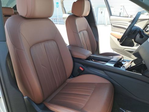 Used 2024 Audi Q8 e-tron Premium Plus image 10