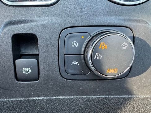 Used 2023 Chevrolet Traverse RS image 24