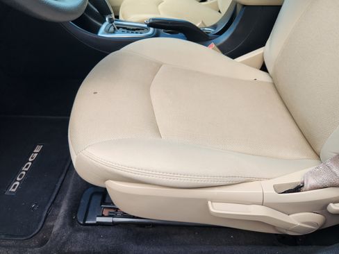 Used 2014 Dodge Avenger SE FWD image 22
